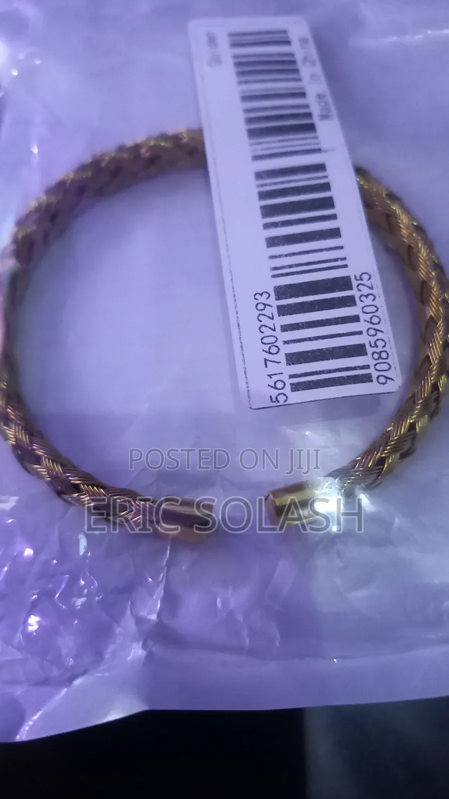 Men Bracelet Comes in Gold Plated, Fits in Every Outfit