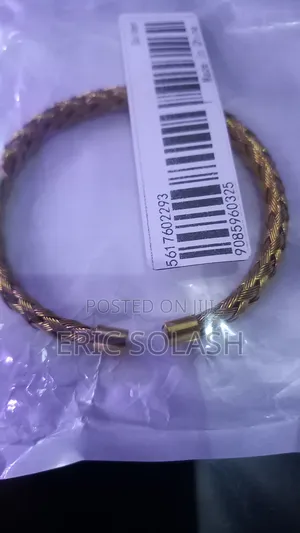 Men Bracelet Comes in Gold Plated, Fits in Every Outfit
