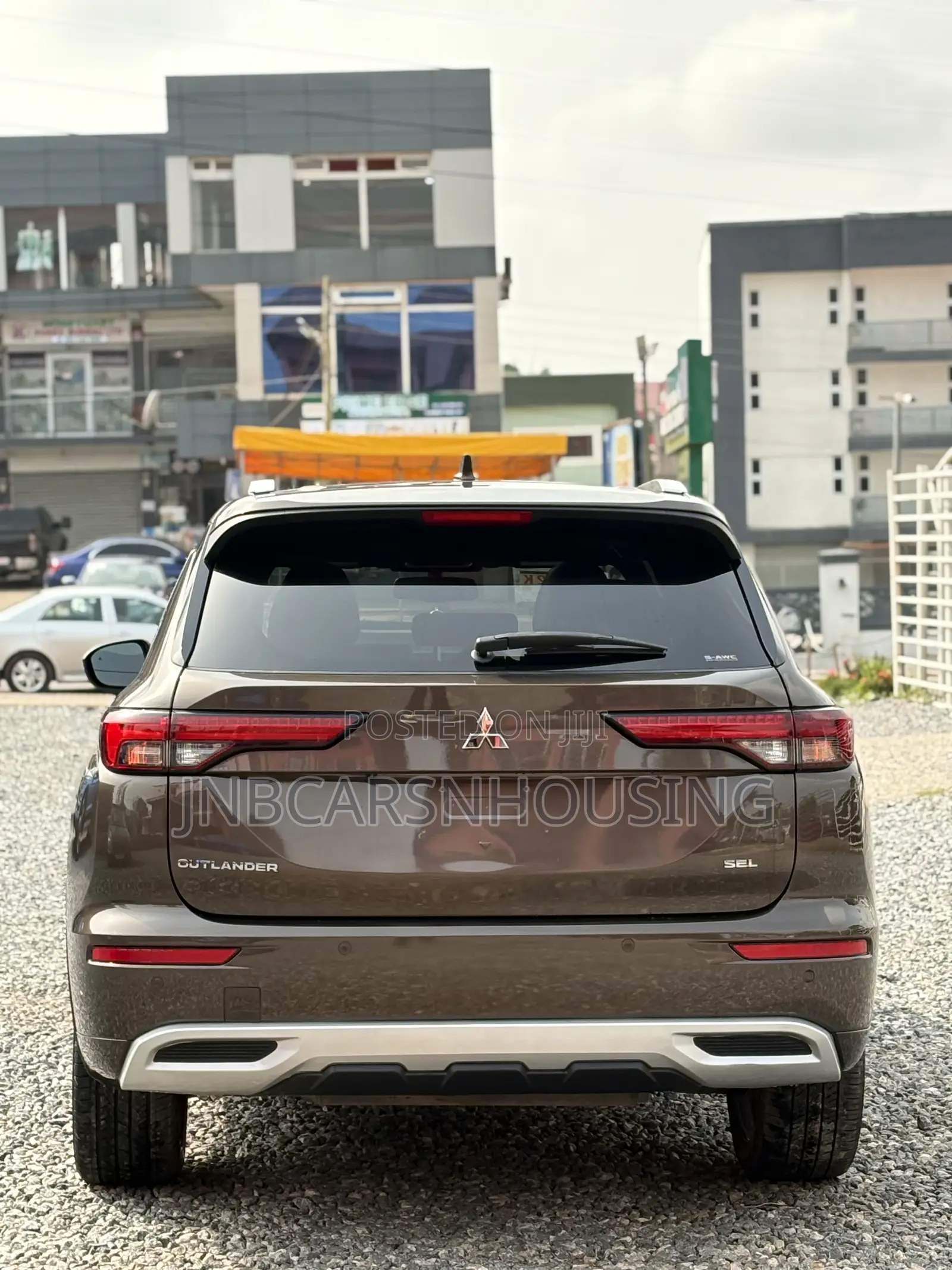 Mitsubishi Outlander SEL Launch Edition 2022 Brown