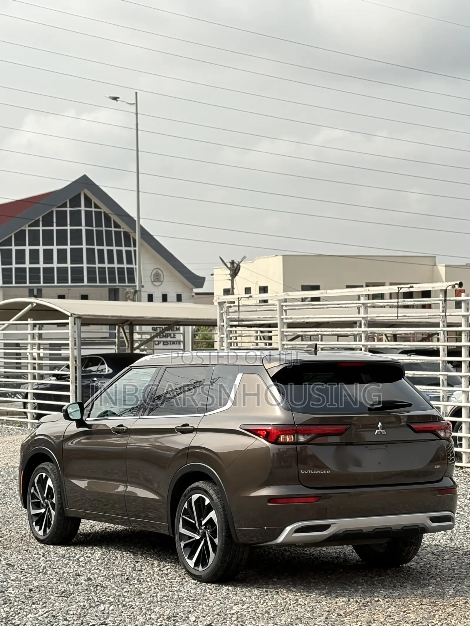 Mitsubishi Outlander SEL Launch Edition 2022 Brown