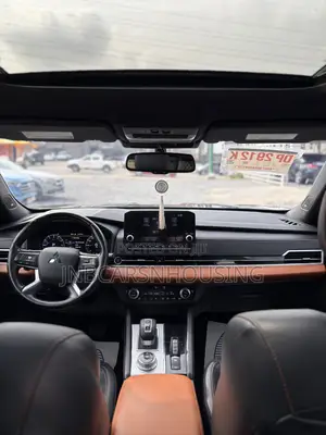 Mitsubishi Outlander SEL Launch Edition 2022 Brown
