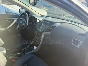 Hyundai Elantra Limited Sedan FWD (1.8L 4cyl 6A) 2016 Gray