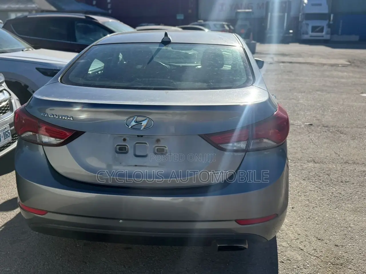Hyundai Elantra Limited Sedan FWD (1.8L 4cyl 6A) 2016 Gray