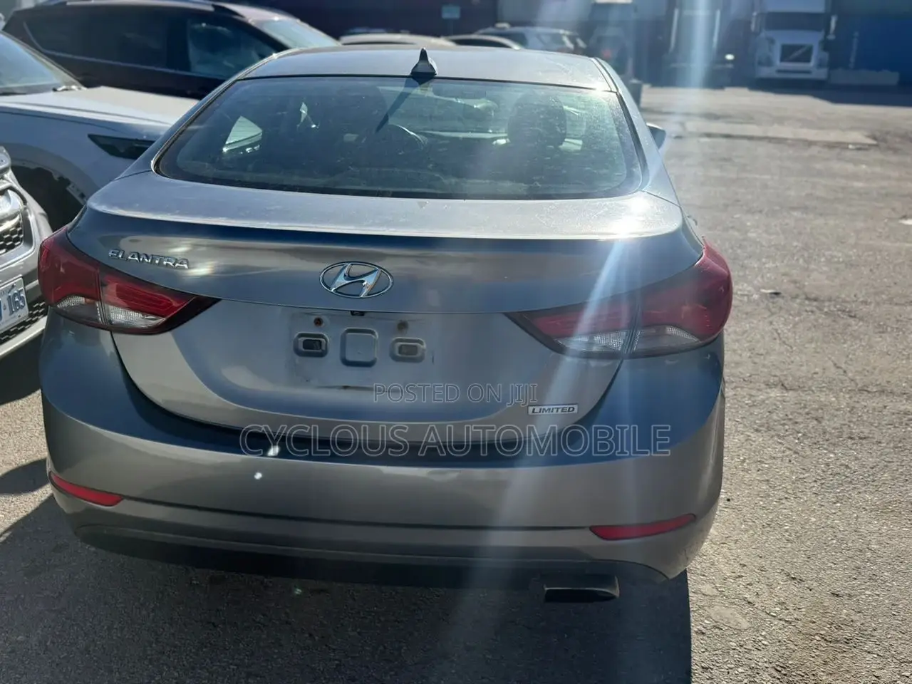 Hyundai Elantra Limited Sedan FWD (1.8L 4cyl 6A) 2016 Gray
