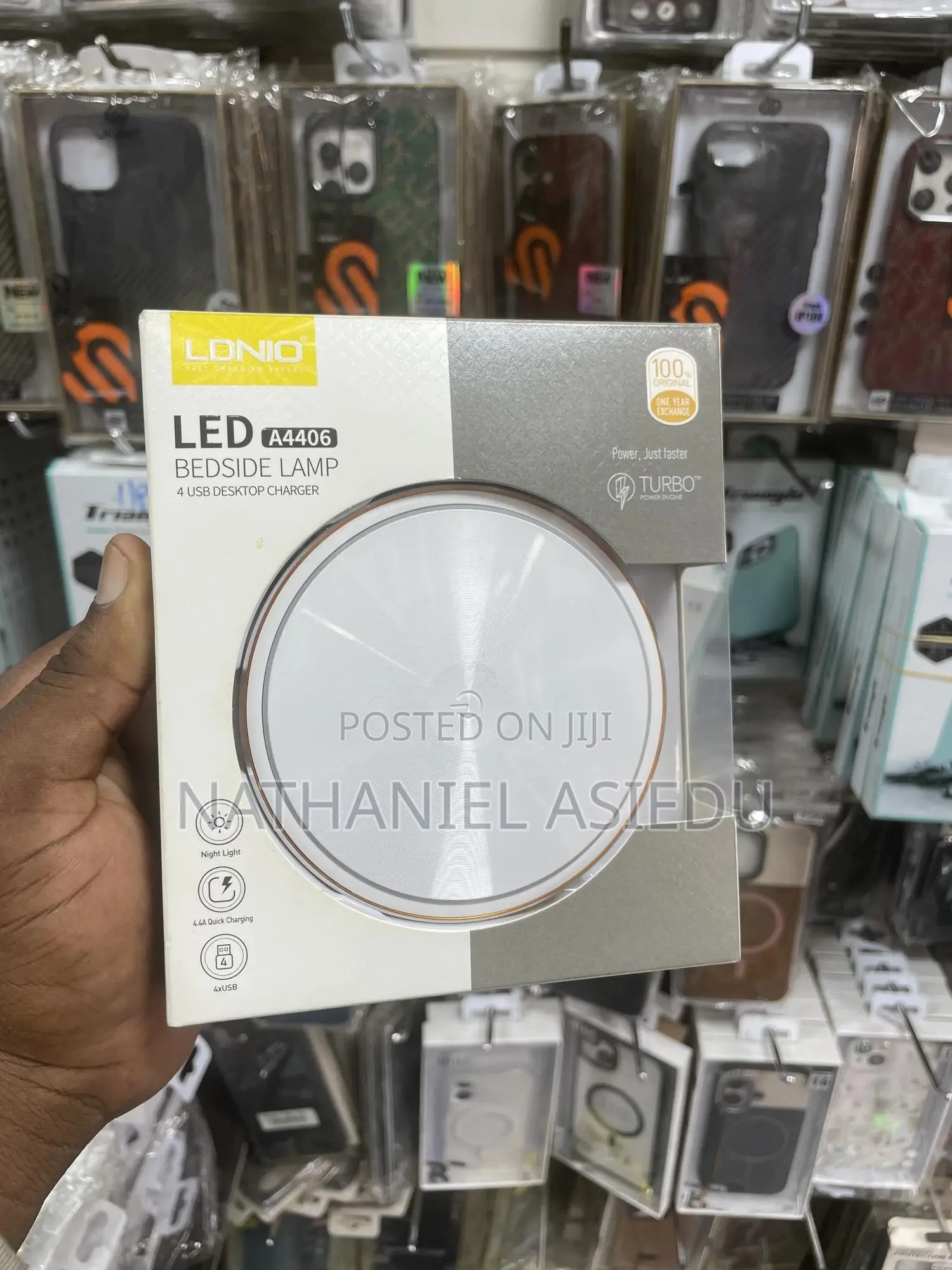 Ldnio Led A4406 Bedside Lamp With a 4-Port Usb Desktop Charger.