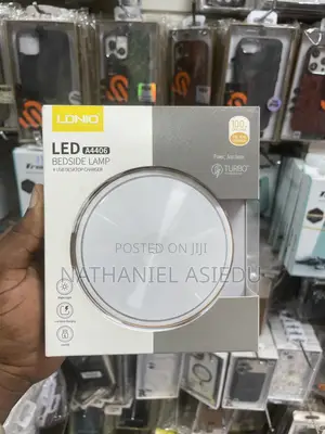 Ldnio Led A4406 Bedside Lamp With a 4-Port Usb Desktop Charger.