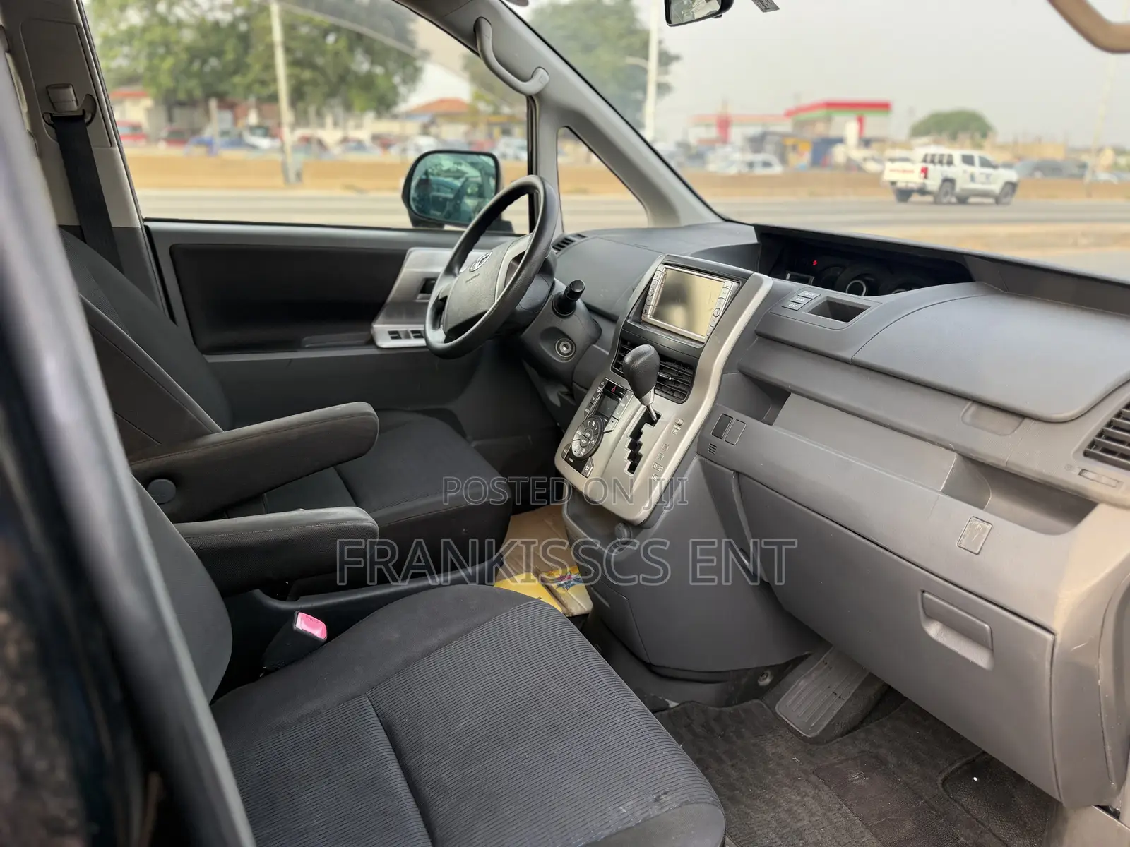 Toyota HiAce 2011 Black