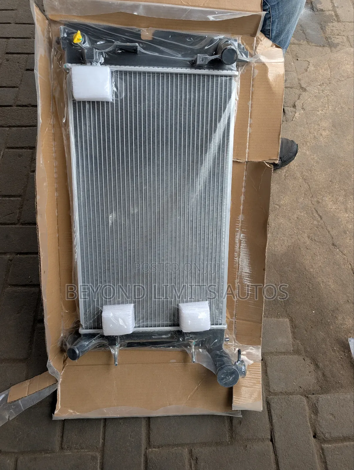 Toyota Corolla S 2005,2006,2007,2008 Radiator/ Water Tank