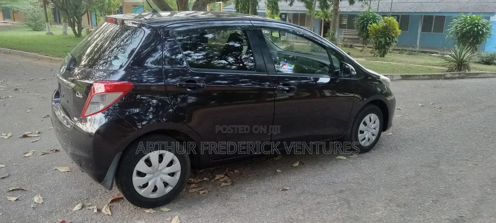 Toyota Vitz 1.3 FWD 5dr 2013 Purple