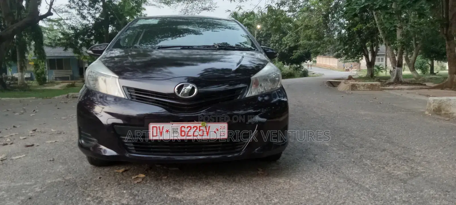 Toyota Vitz 1.3 FWD 5dr 2013 Purple