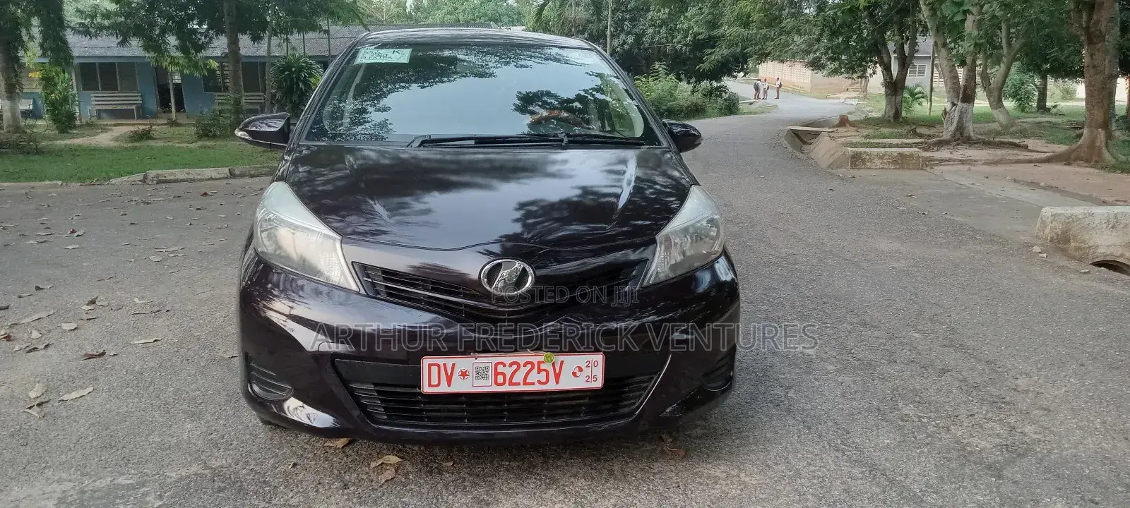 Toyota Vitz 1.3 FWD 5dr 2013 Purple