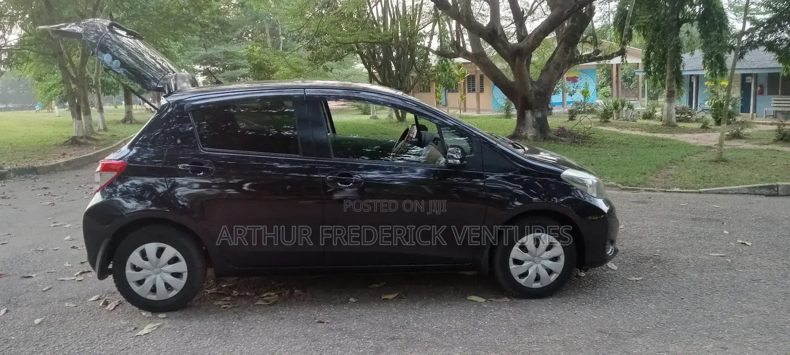Toyota Vitz 1.3 FWD 5dr 2013 Purple