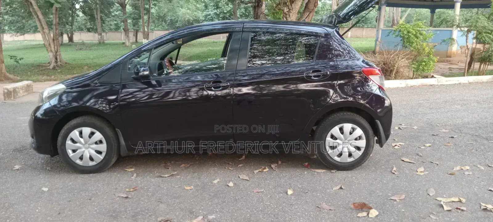 Toyota Vitz 1.3 FWD 5dr 2013 Purple