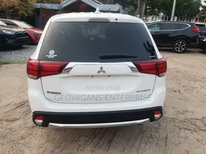 Mitsubishi Outlander SE FWD 2017 White