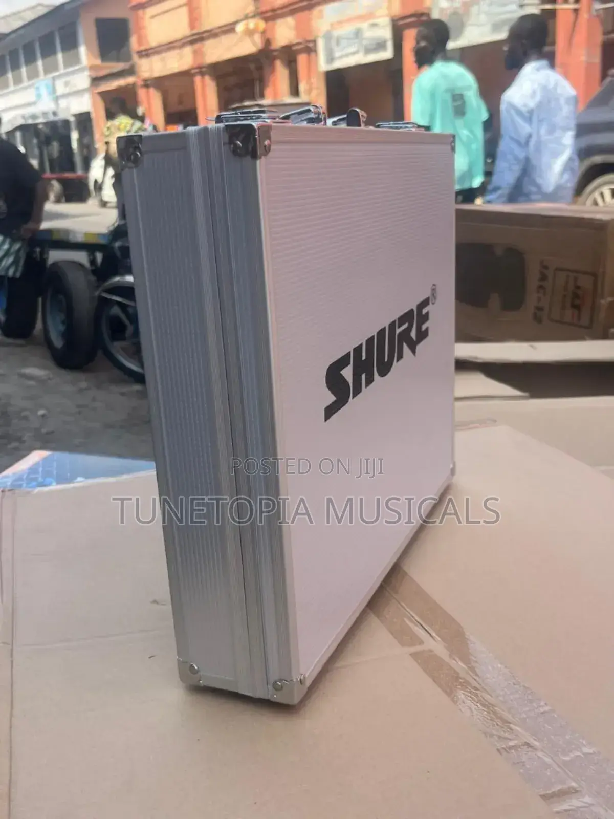 Shure Ut-282 Professional Wireless Microphone System.