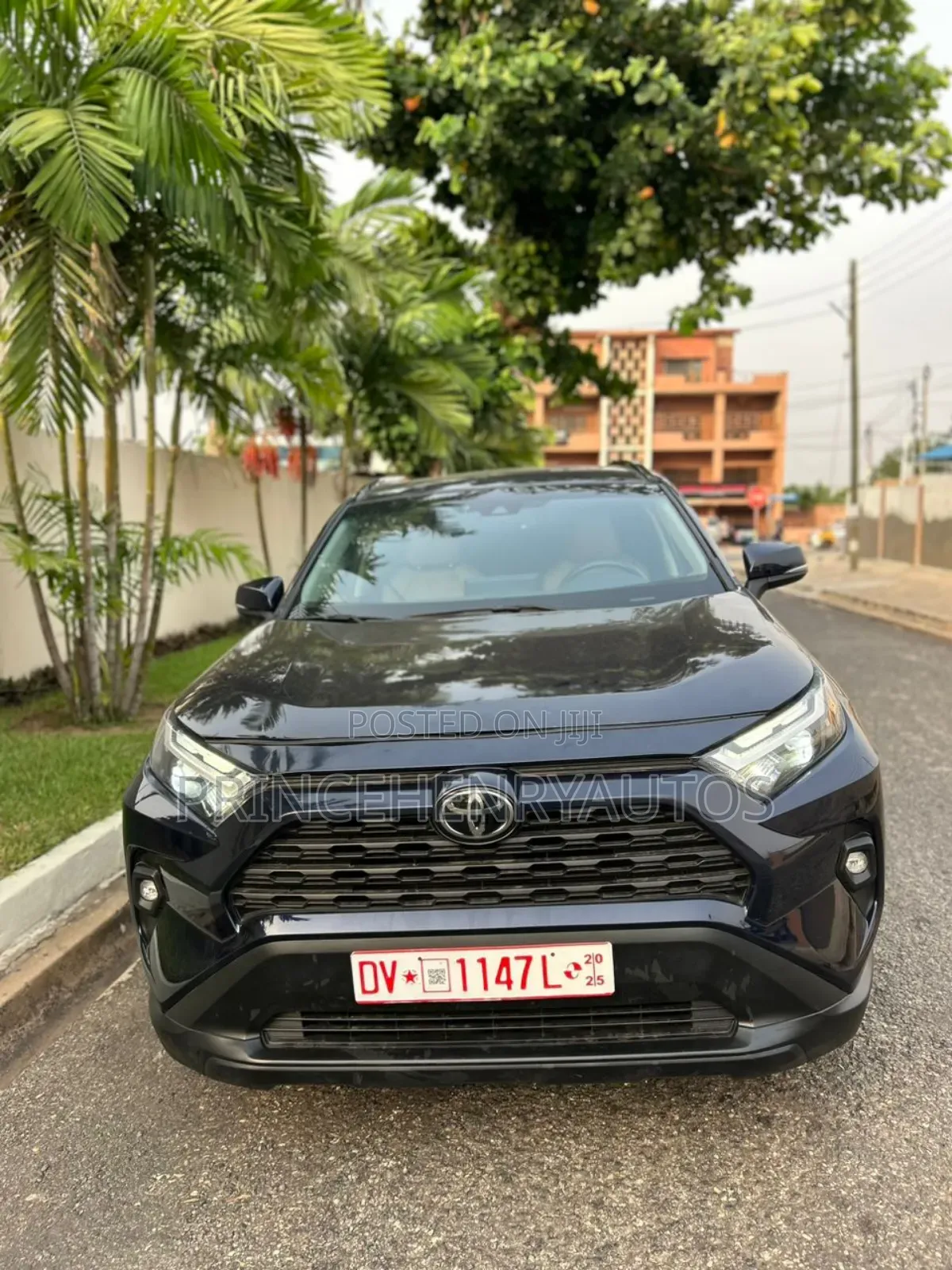 Toyota RAV4 XLE Premium 2022 Blue