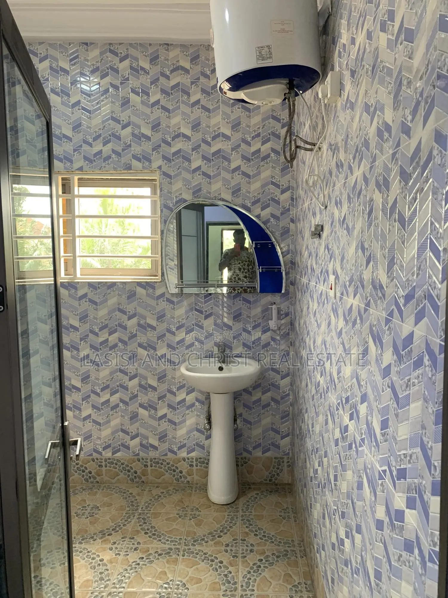 1bdrm Apartment in Lasisi And Christ, Amasaman for rent