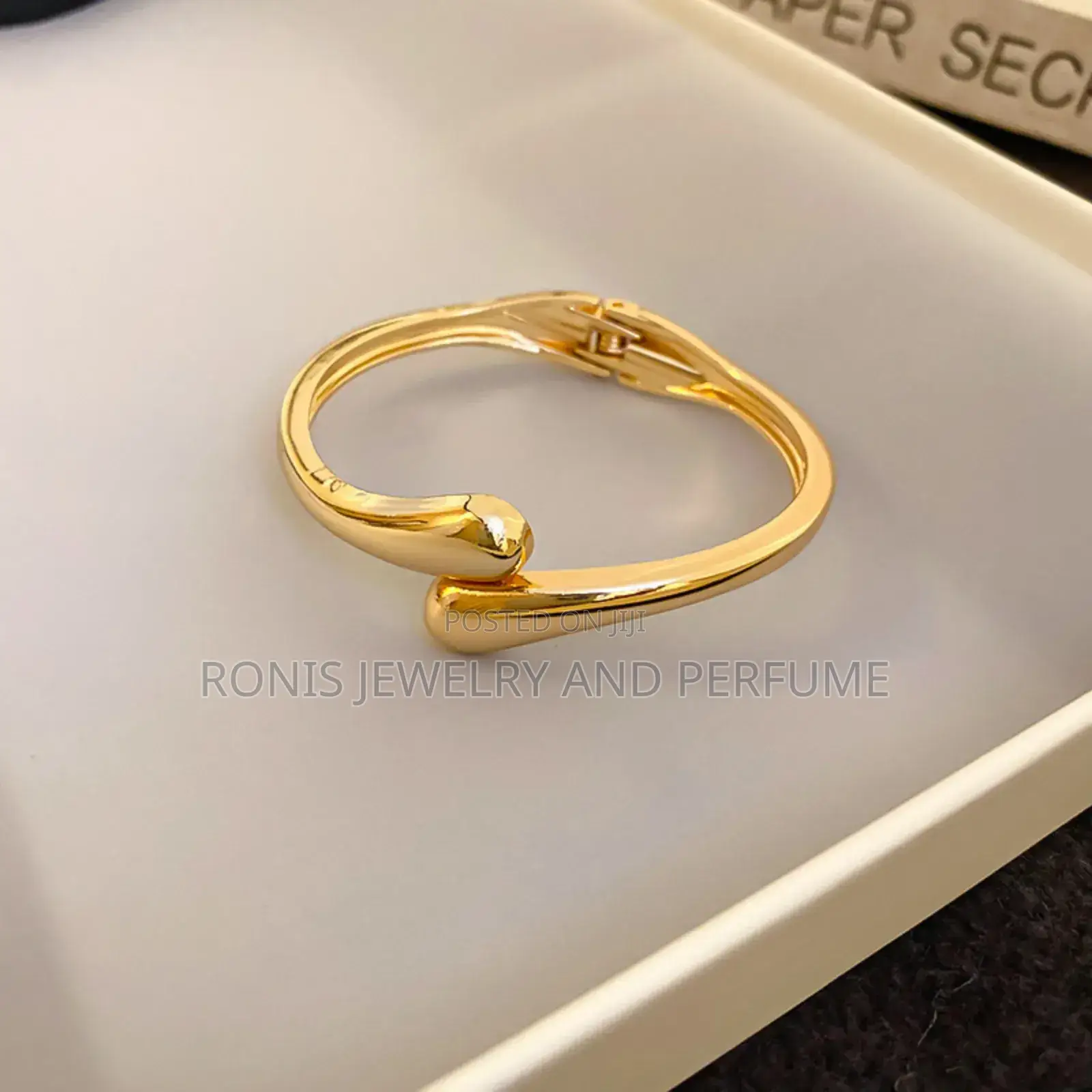 Clutch Bangle