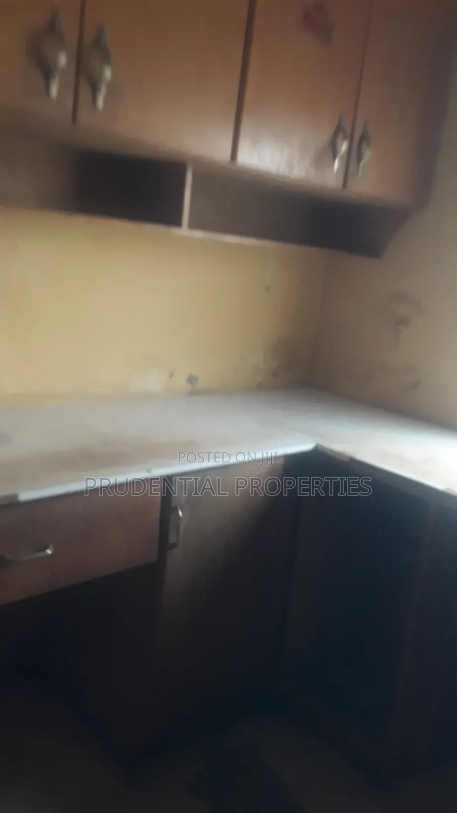 3bdrm House in Kokomlemle for rent