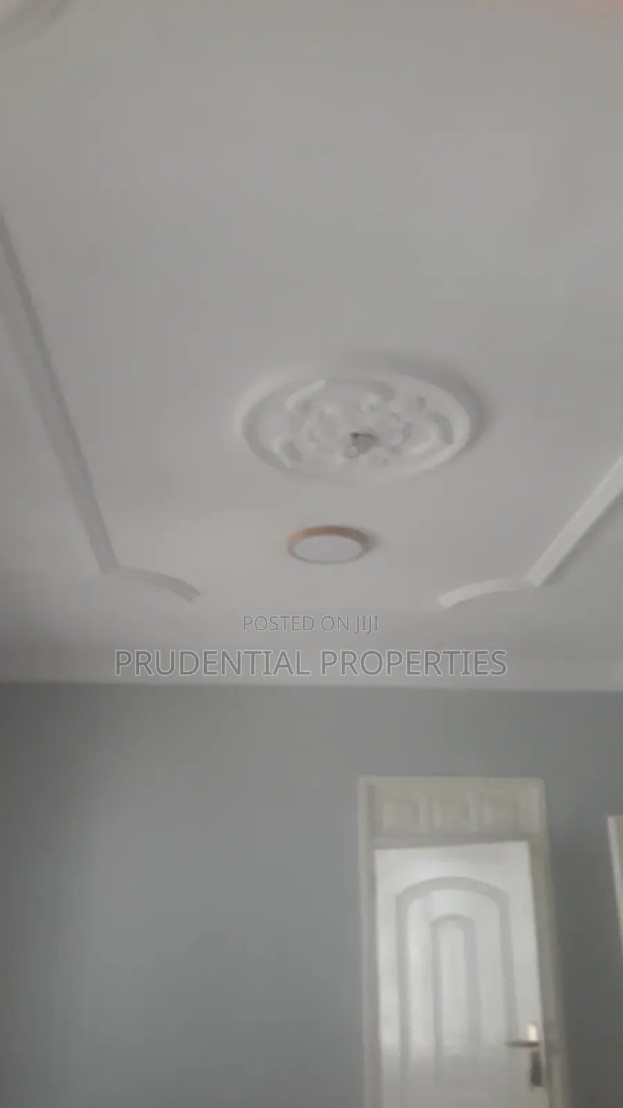 8bdrm House in Kokomlemle for rent