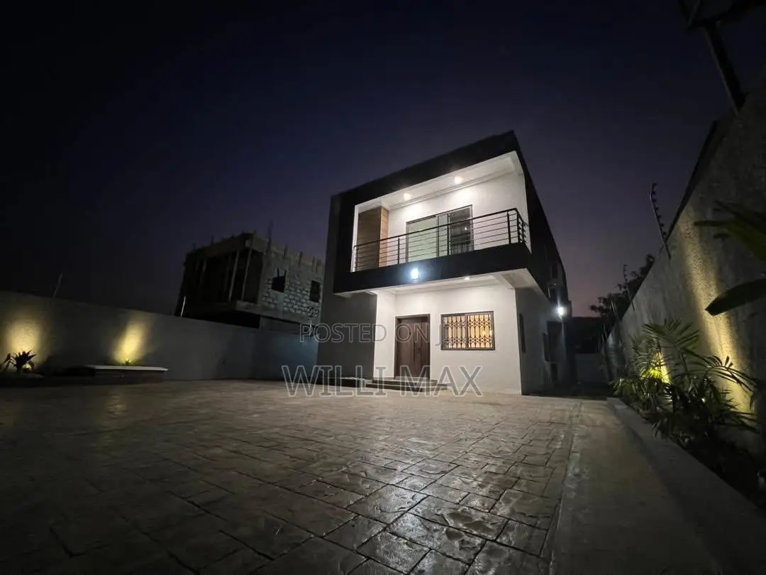 4bdrm Duplex in Ankonam, Oyarifa for sale