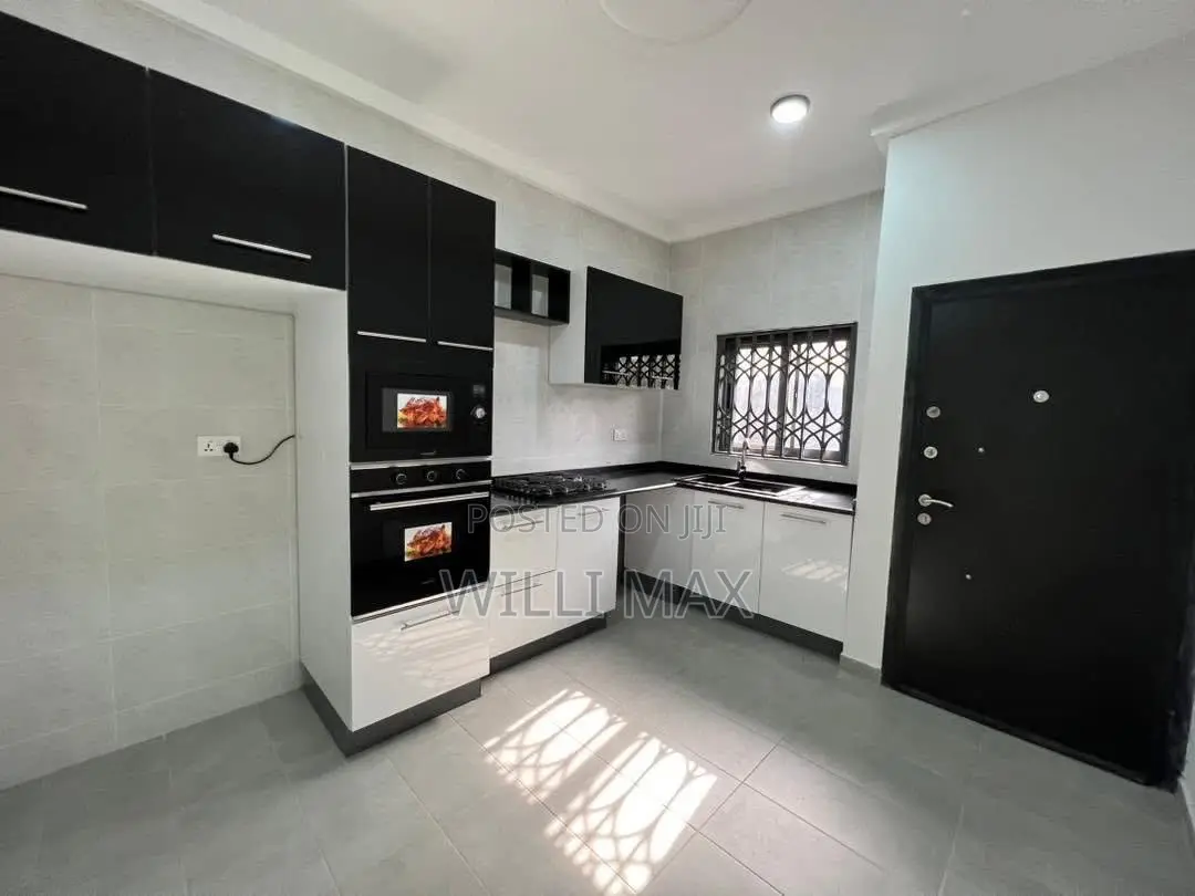 4bdrm Duplex in Ankonam, Oyarifa for sale