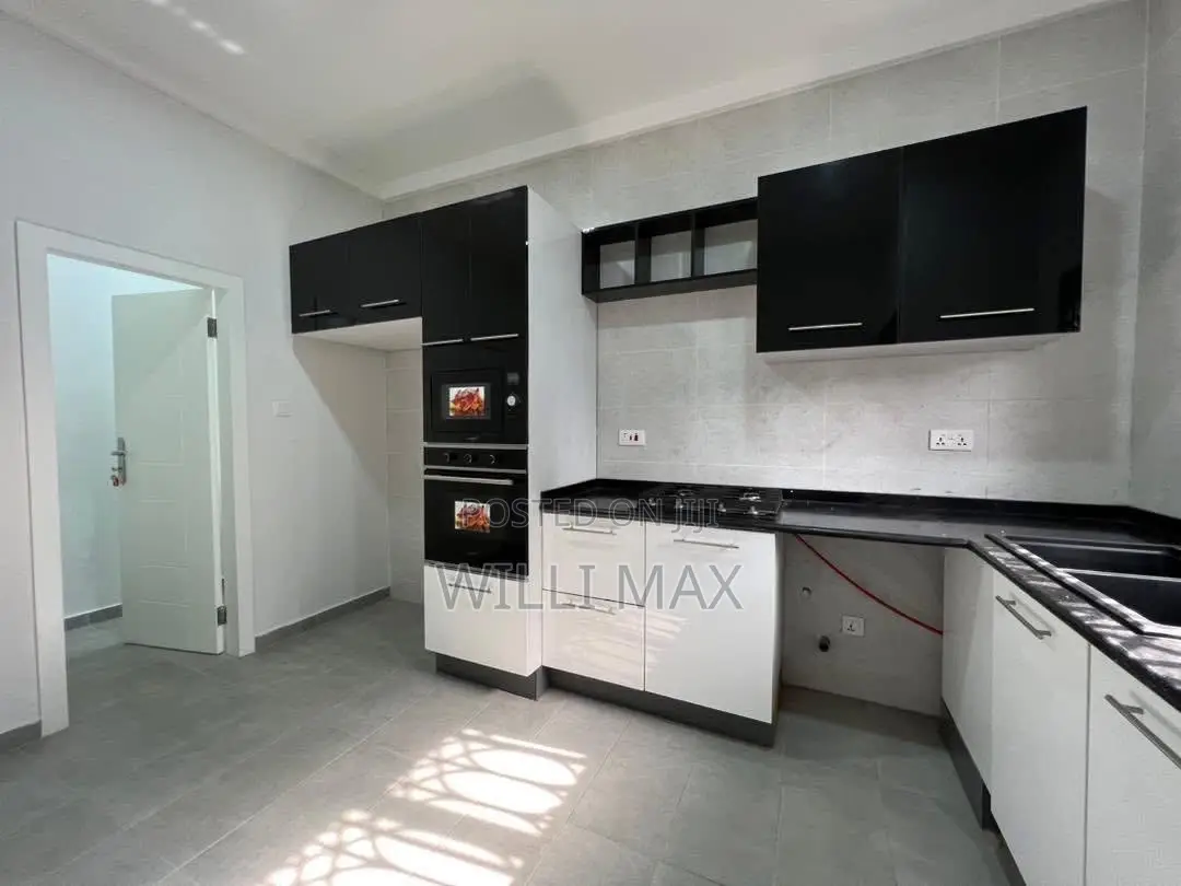 4bdrm Duplex in Ankonam, Oyarifa for sale