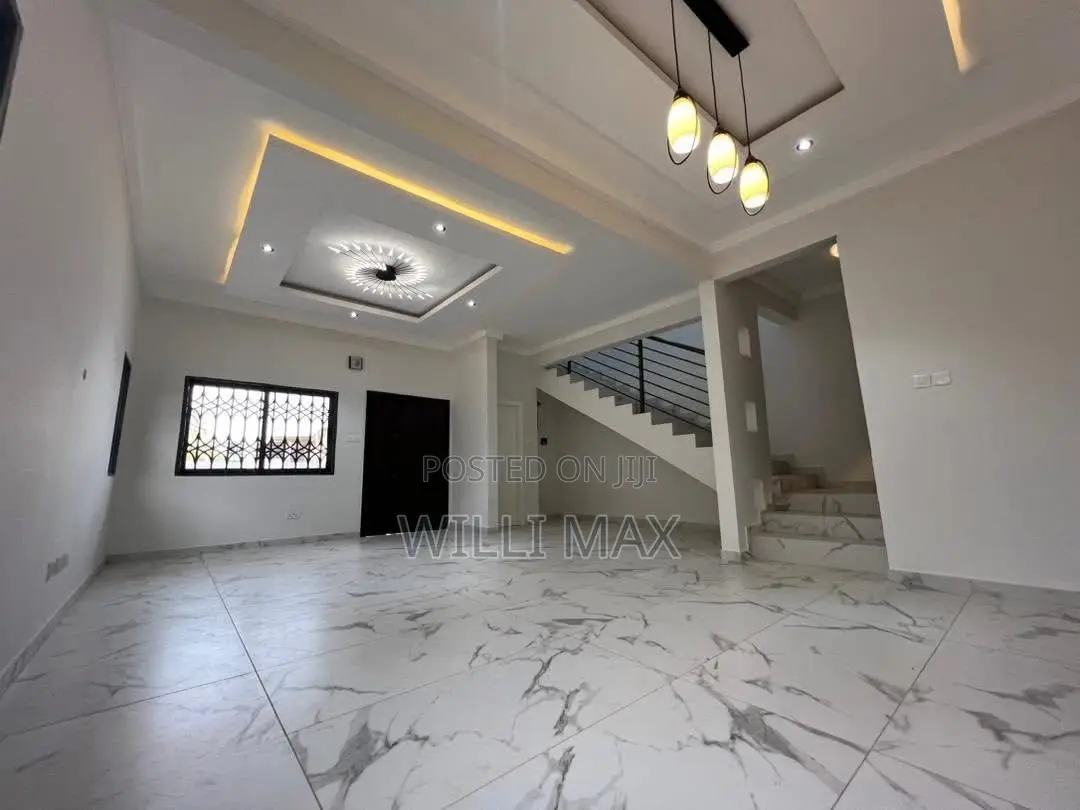 4bdrm Duplex in Ankonam, Oyarifa for sale