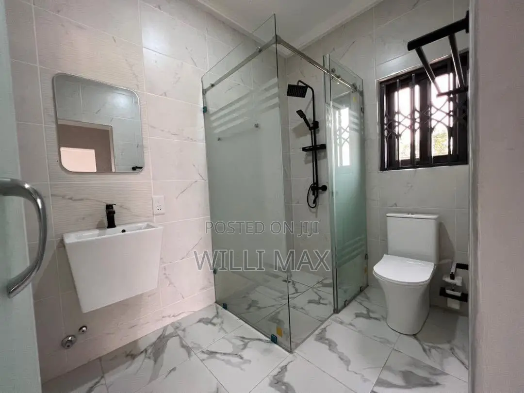 4bdrm Duplex in Ankonam, Oyarifa for sale