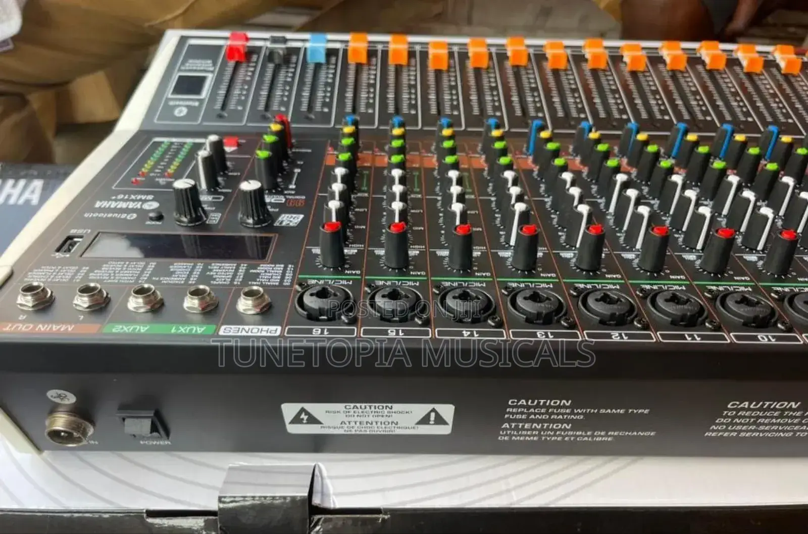 Yamaha Smx16+ 16-channel Professional Audio Mixer.