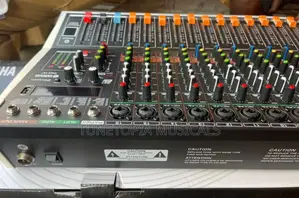 Yamaha Smx16+ 16-channel Professional Audio Mixer.