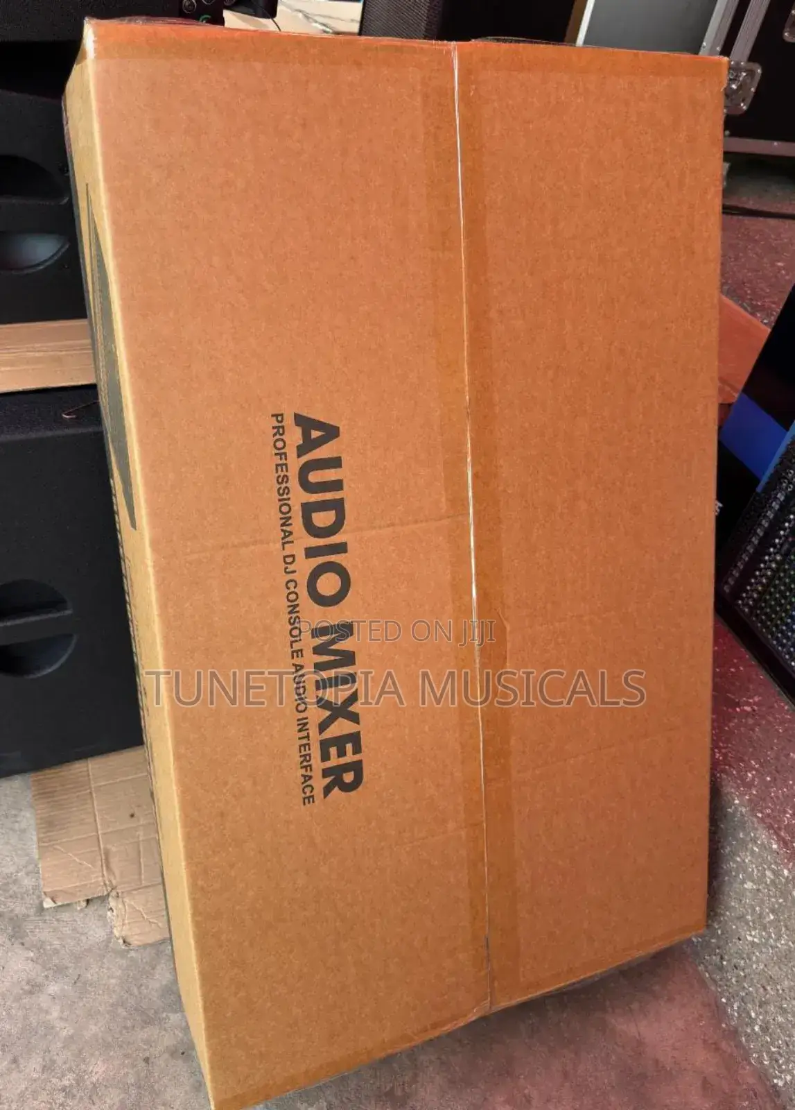 Yamaha Smx16+ 16-channel Professional Audio Mixer.