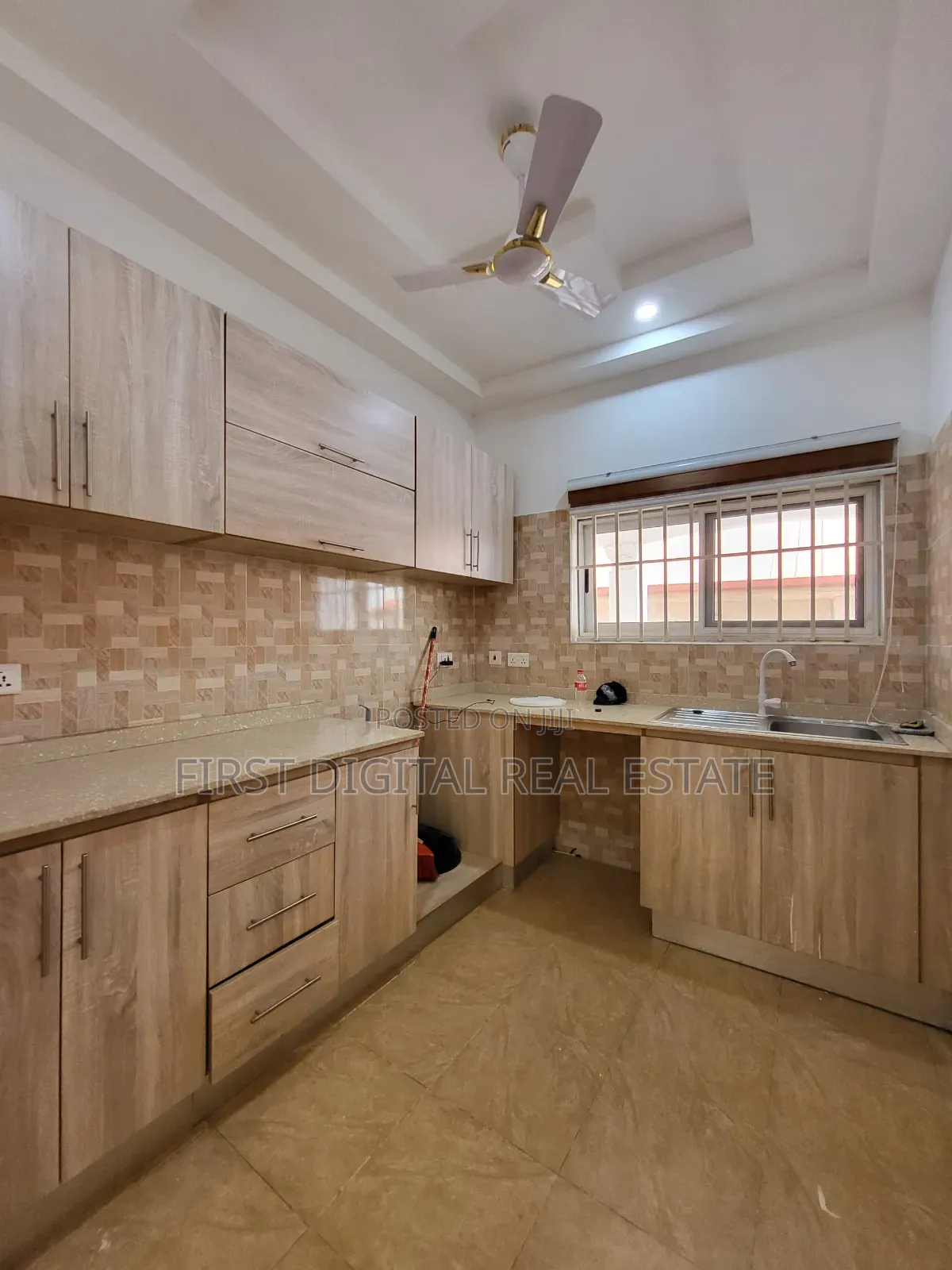 Chamber and Hall Self Contain for Rent at West Hills Mile 11