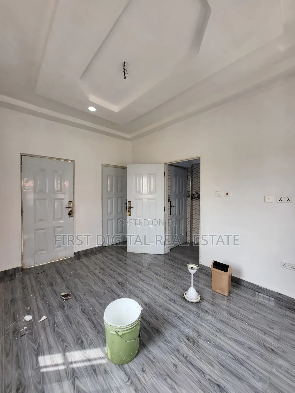Chamber and Hall Self Contain for Rent at West Hills Mile 11