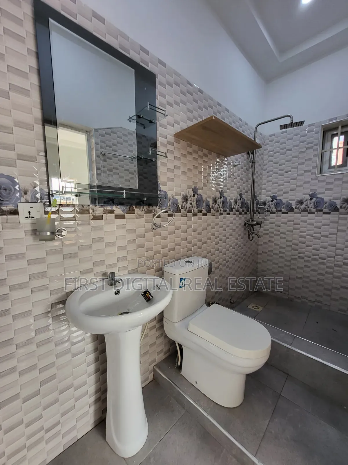 Chamber and Hall Self Contain for Rent at West Hills Mile 11