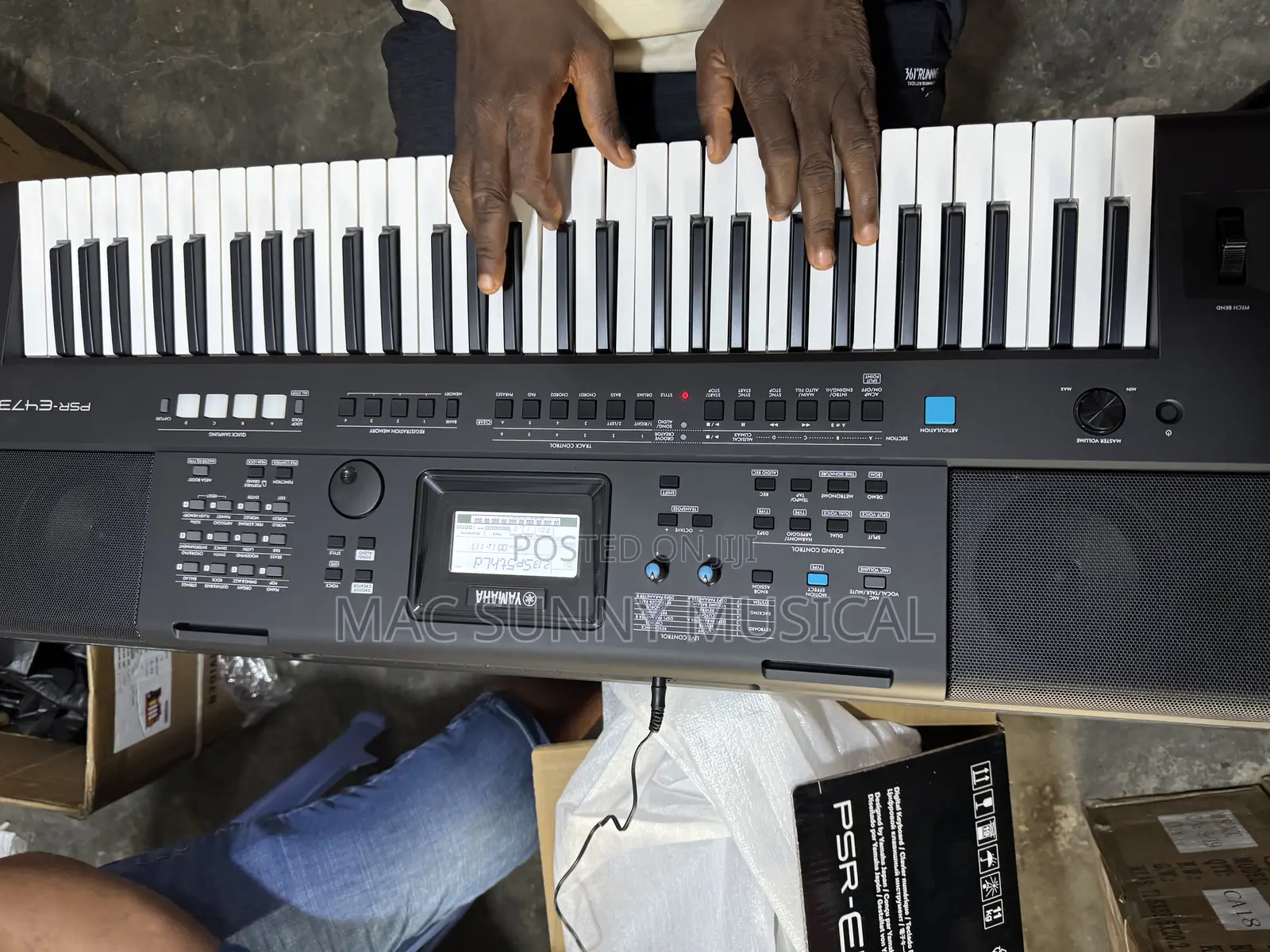 Yamaha PSR E383