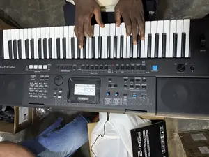Yamaha PSR E383