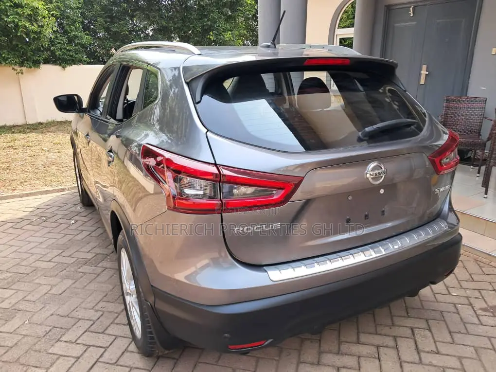 Nissan Rouge for Rent