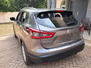 Nissan Rouge for Rent