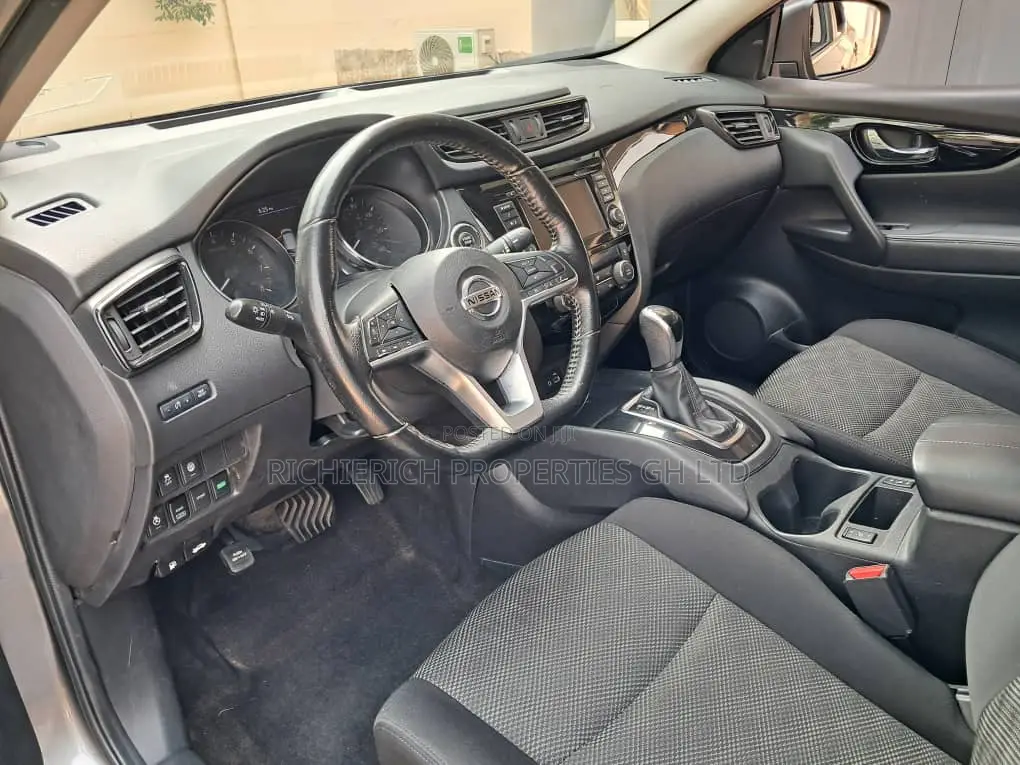 Nissan Rouge for Rent