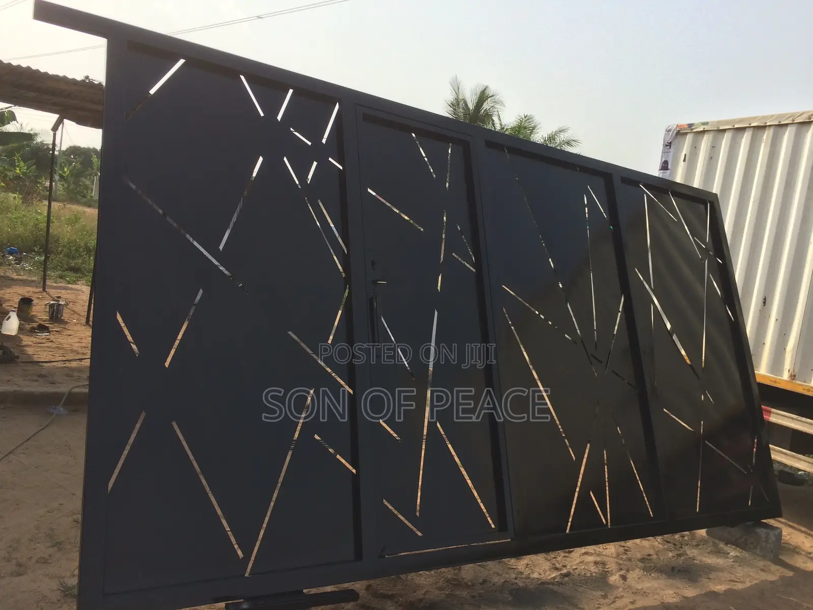 Main Entrance Gate/Pushing Gate