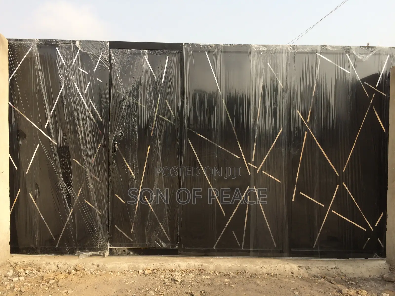 Main Entrance Gate/Pushing Gate