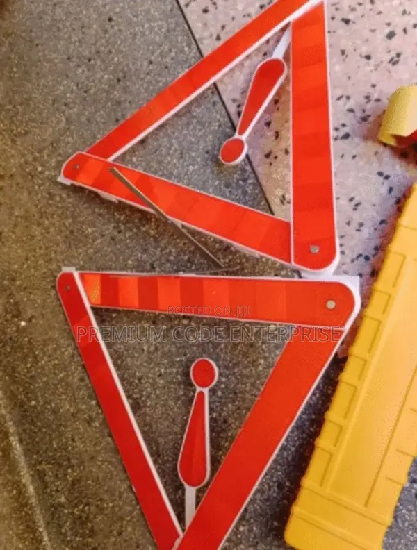 Reflective Warning Triangle – Emergency Road Safety Triangle Vehicles