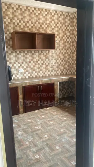 3bdrm Apartment in Bushroad In A  Seren, New Town for rent