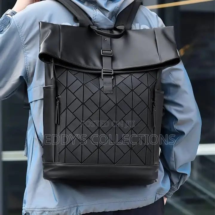 Quality Pu Large Capacity Outdoor Waterproof Backpack With Pockets