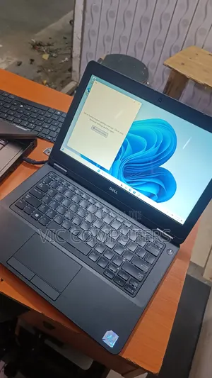 Laptop Dell Latitude E5270 8GB Intel Core I5 HDD+SSD 256GB