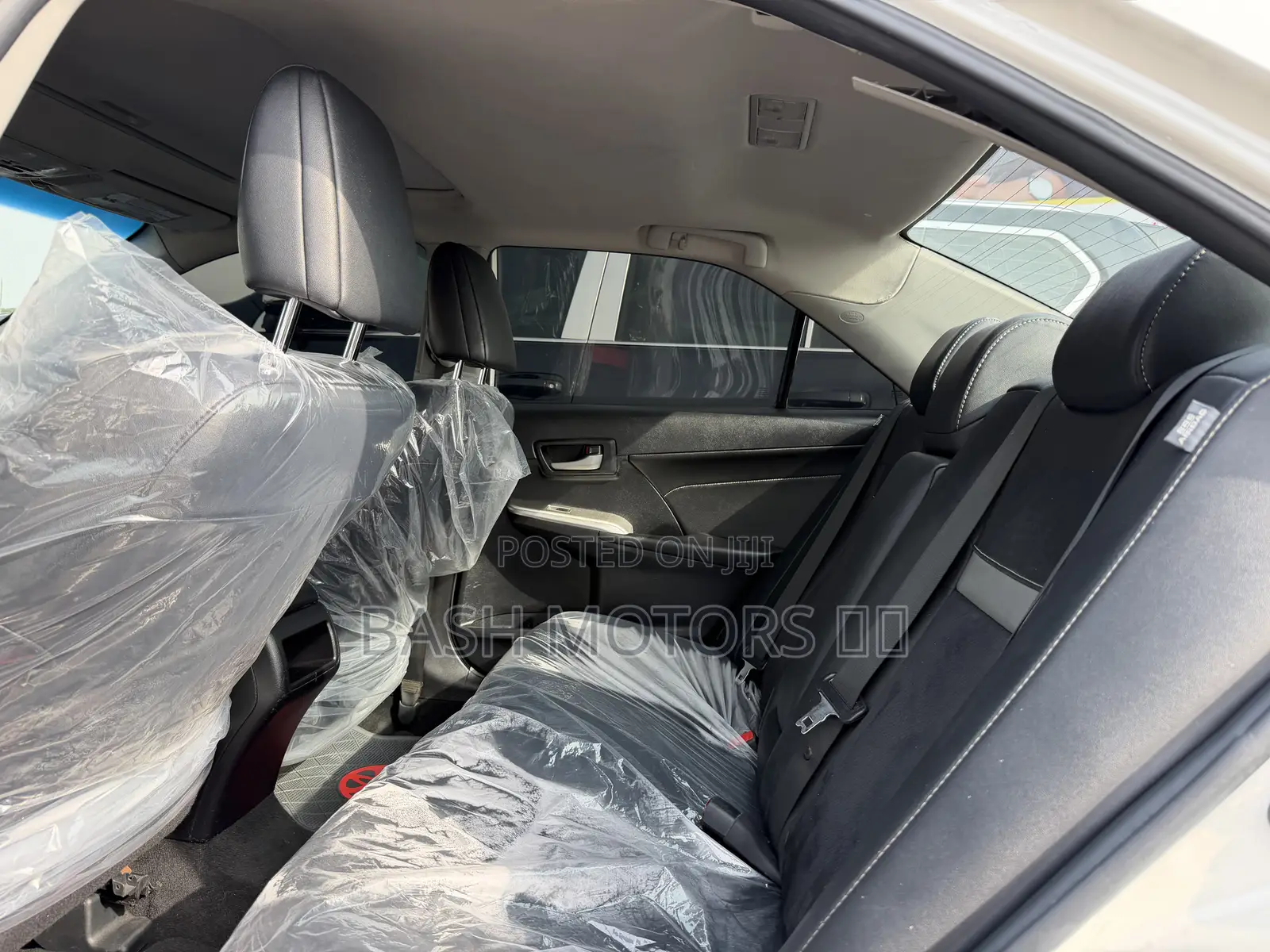 Toyota Camry SE 4dr Sedan (2.5L 4cyl 6A) 2014 White