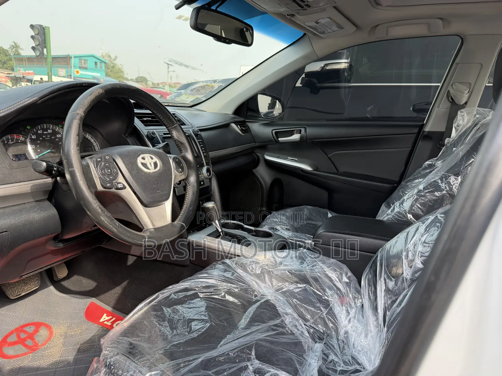Toyota Camry SE 4dr Sedan (2.5L 4cyl 6A) 2014 White