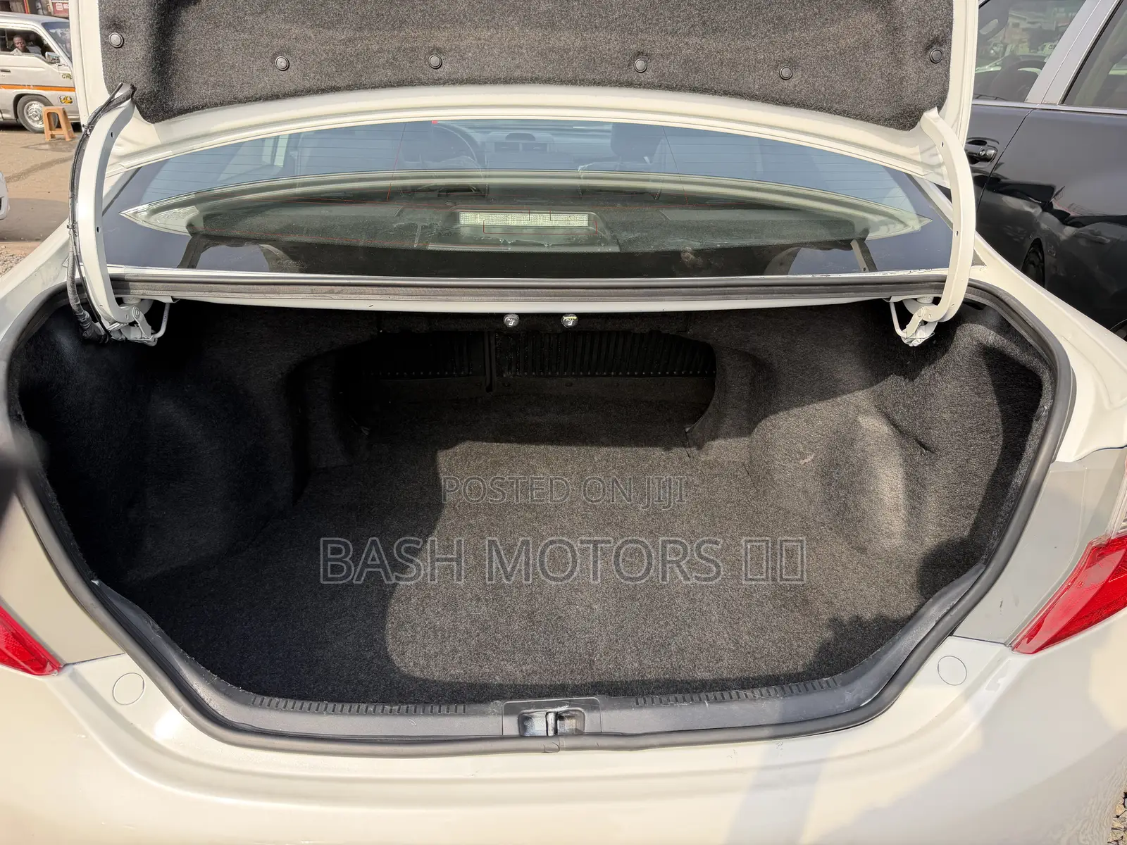 Toyota Camry SE 4dr Sedan (2.5L 4cyl 6A) 2014 White