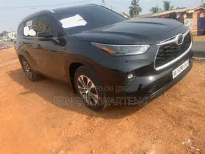 Toyota Highlander 2022 Black